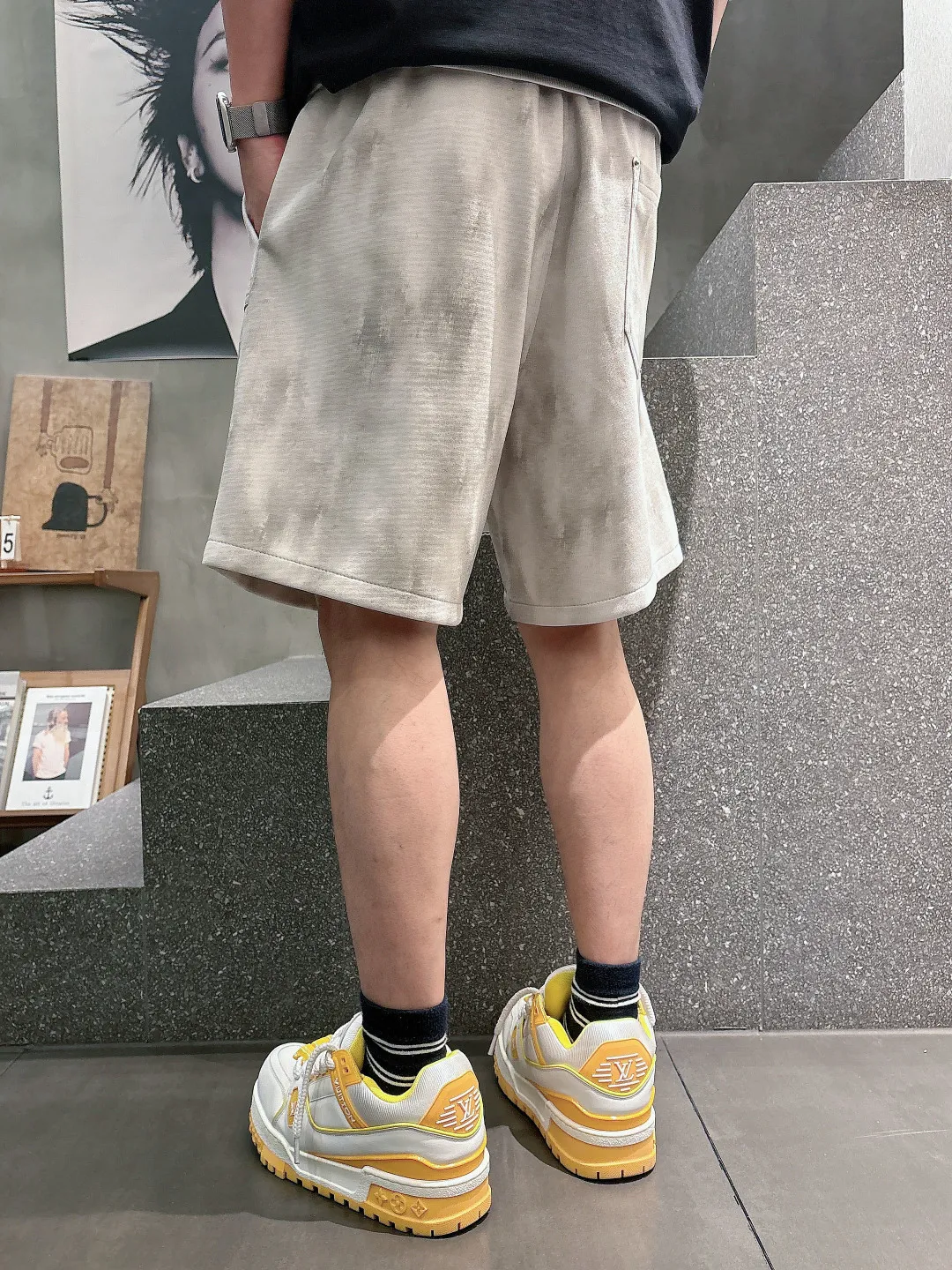 Balenciaga's three-standard complete 2026 summer New Arrival men's casual shorts, advanced custom-made Breathable fabric, Breathable fabric, extremely stretchy and comfortable, impeccable details, top-grade accessories, original logo design concept, delicate and soft feel! The upper body fit is awesome! Size: M-XXXL Please state your height and weight when ordering